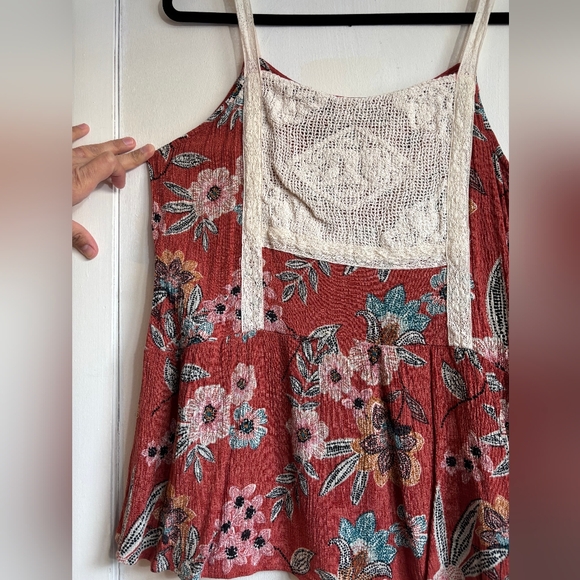 Floral Lace Trim Women’s Top - Picture 5 of 7